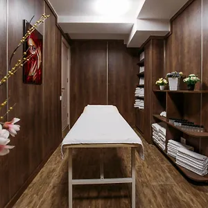 Gold Hotel