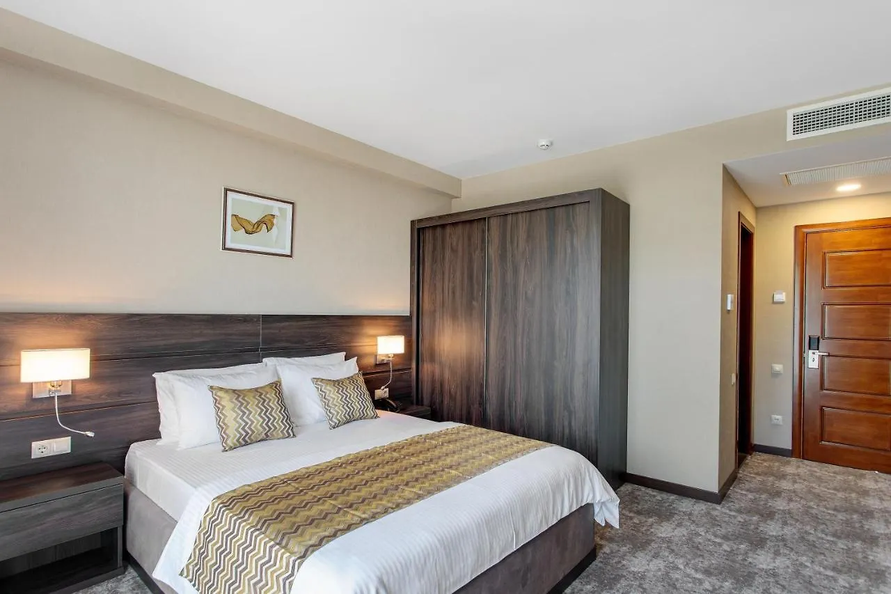 Vinum Hotel Tbiliszi 4*,  Grúzia