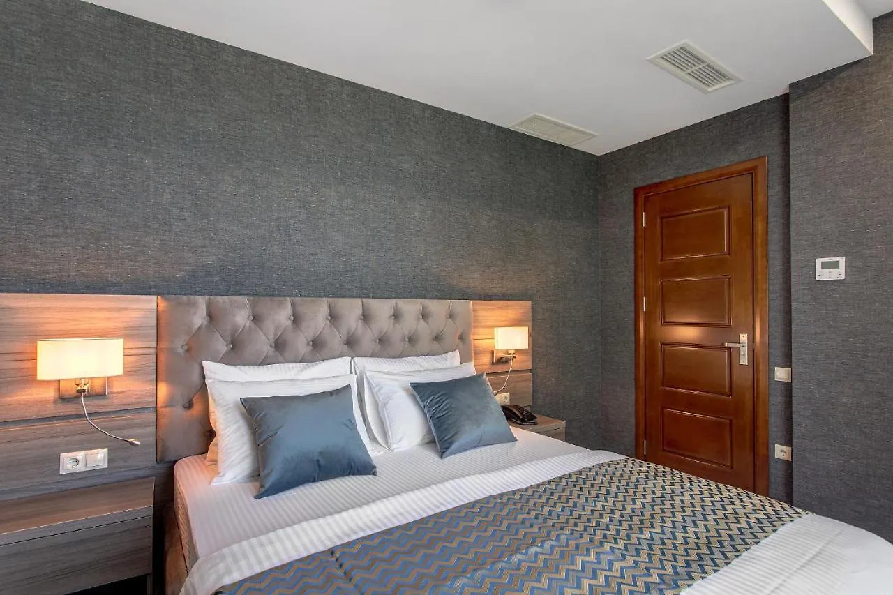 Vinum Hotel Tbiliszi 4*,  Grúzia